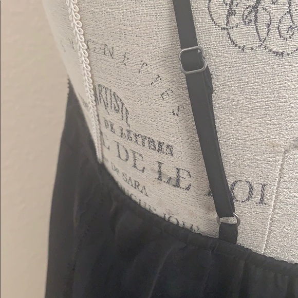 Spaghetti strap blouse with lace detail. - Picture 4 of 5